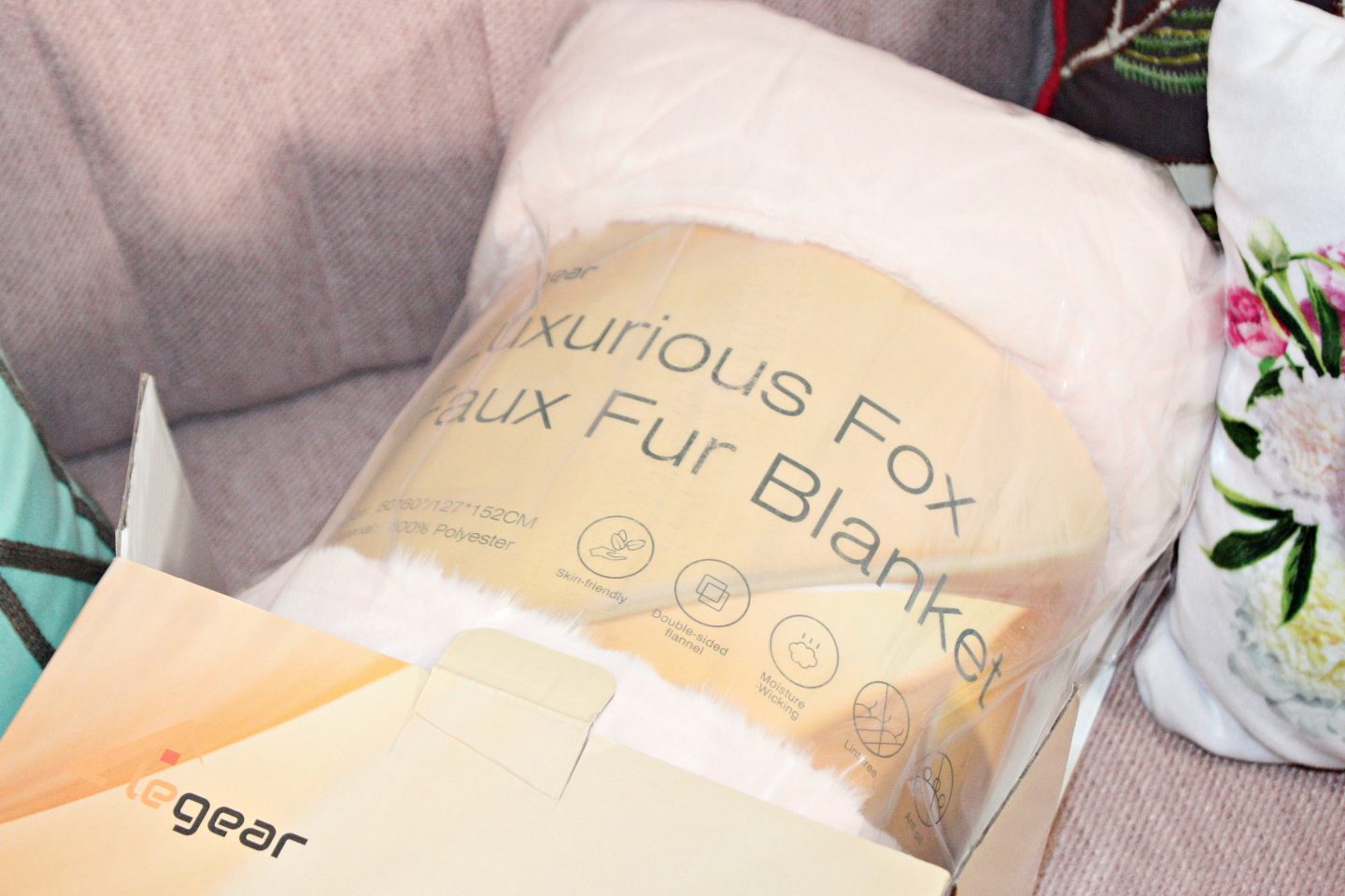 Faux Fur Friday – Elegear Luxurious Faux Fox Blanket Review