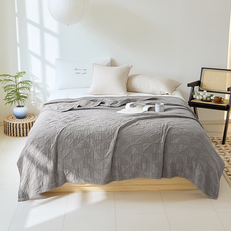 Intelligent Design Caden  Set  Geometric, 100% Cotton Bed Quilted Comforter