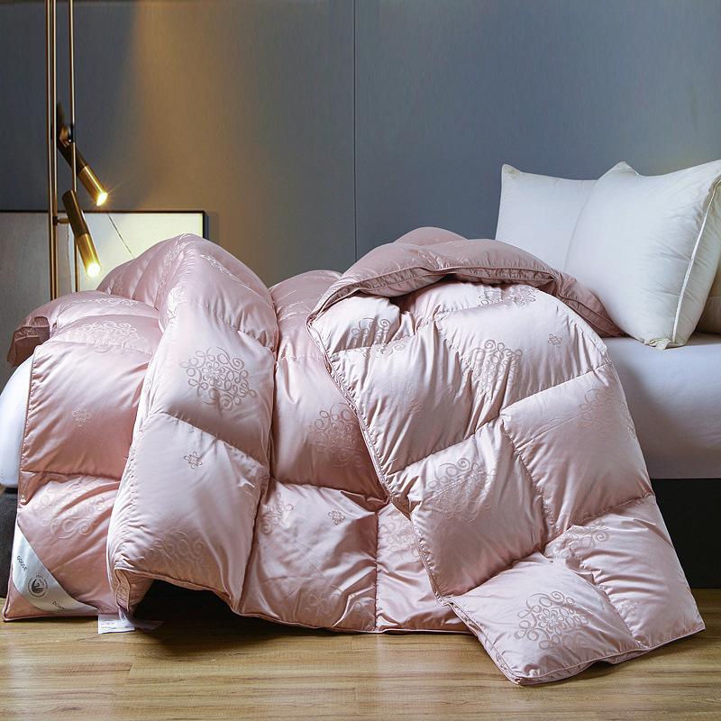 Luxurious Jacquard Goose Down Comforter for All Seasons