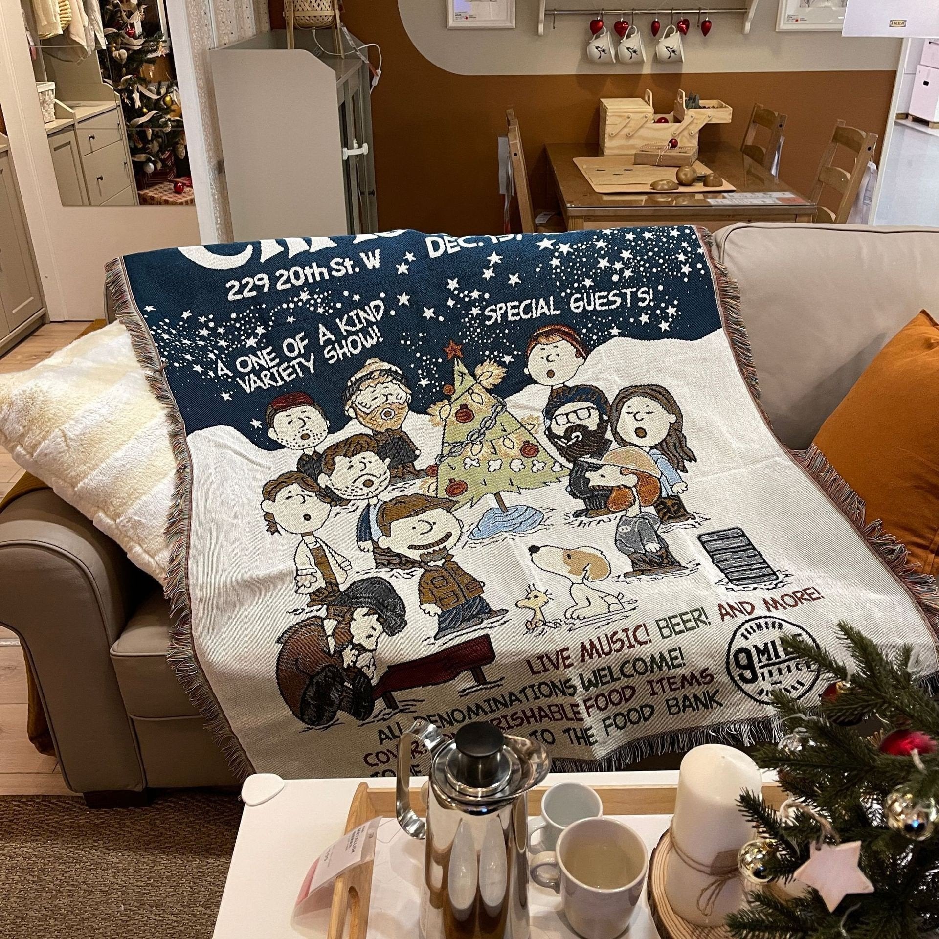 Snoopy and Friends Christmas Sofa Blanket Festive Atmosphere Dress Up Blanket Leisure Blanket Sofa Blanket