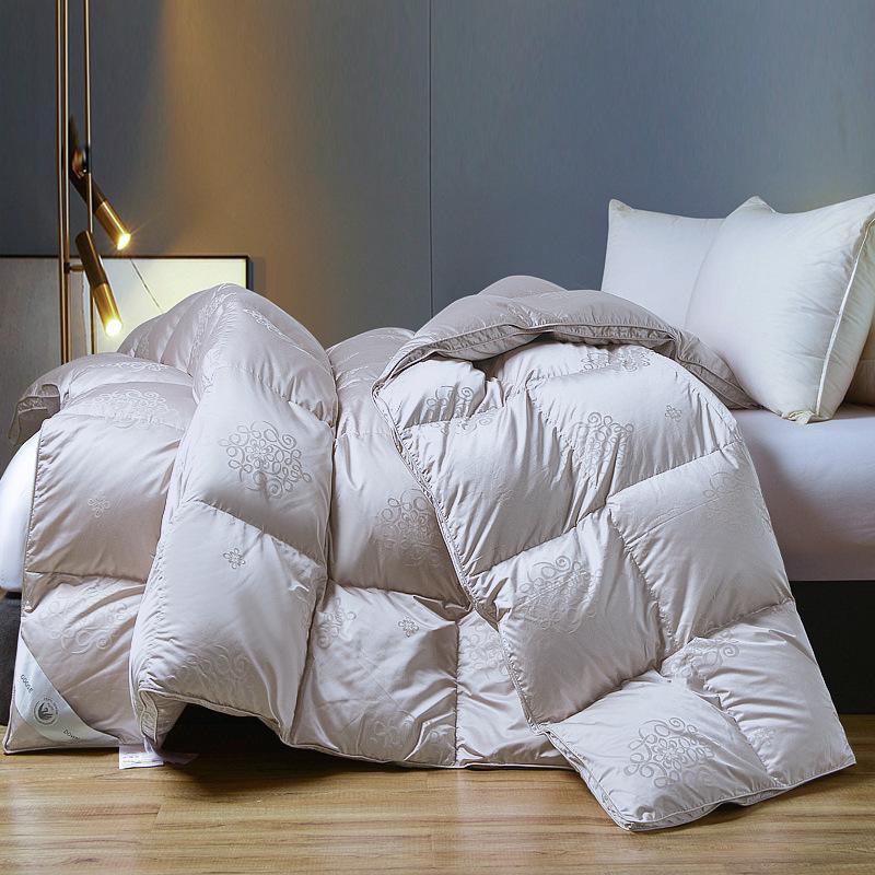 Luxurious Jacquard Goose Down Comforter for All Seasons